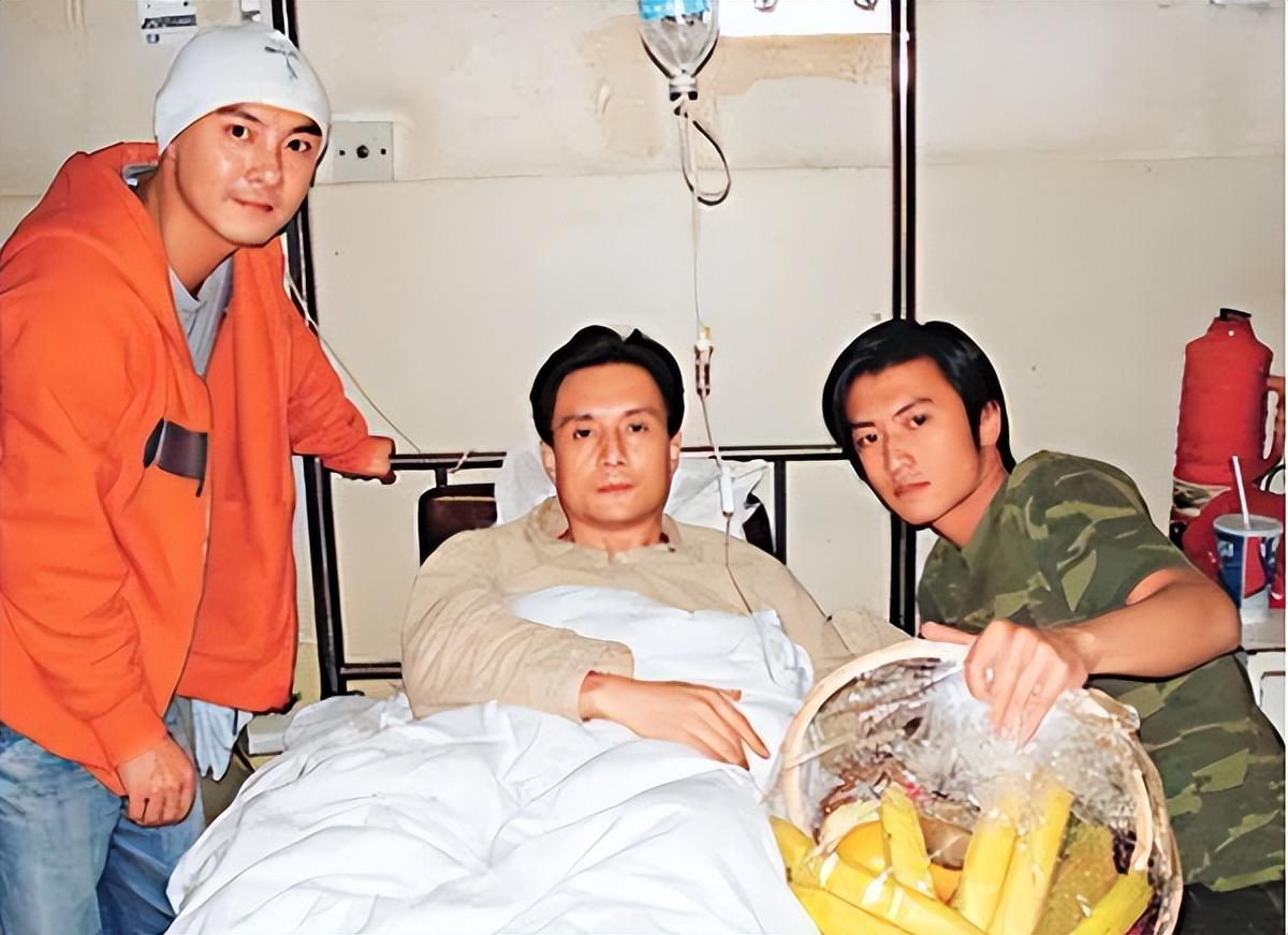 山东男子出轨后强吻女友求原谅，爱情背叛与救赎的纠葛