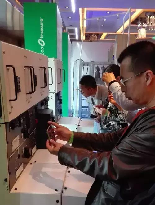 云端计算助力企业数字化转型，简化进程之道