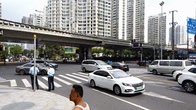 智能交通信号灯优化城市交通流量策略探讨