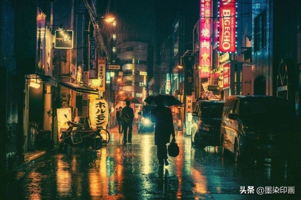 雨后的城市交响曲，街头清新与湿润的交响乐章