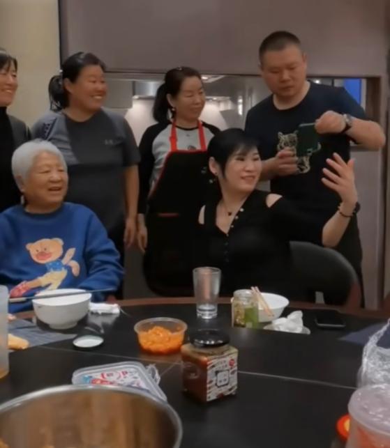 温馨餐桌设计，打造家庭聚餐的欢乐氛围