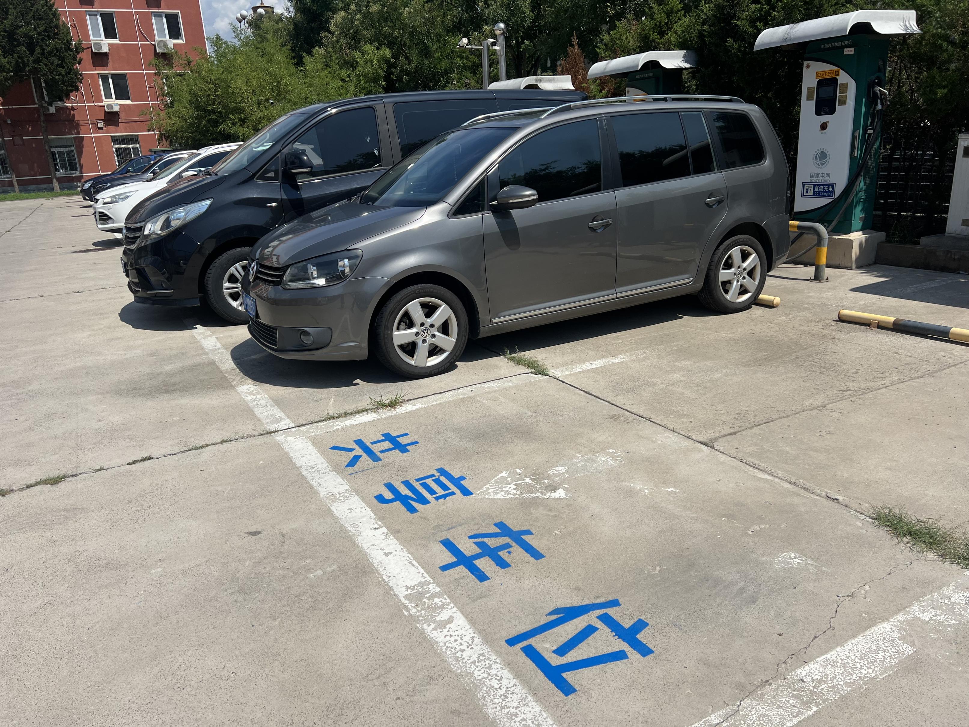 北京推出错时共享车位新策略，解决停车难问题