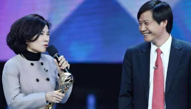 董明珠与雷军商业对话，企业回馈股东的责任与策略探讨