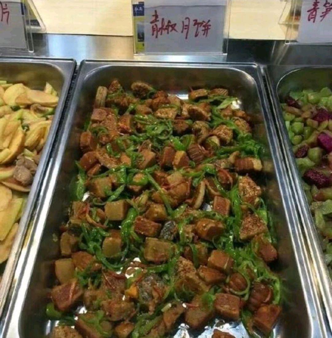 全国高校食堂评比揭晓，某校黑暗料理成热门话题