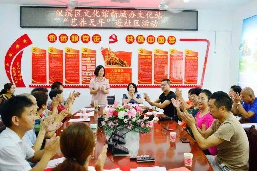全龄友好社区试点推广，构建和谐宜居环境，打造适老适幼社区