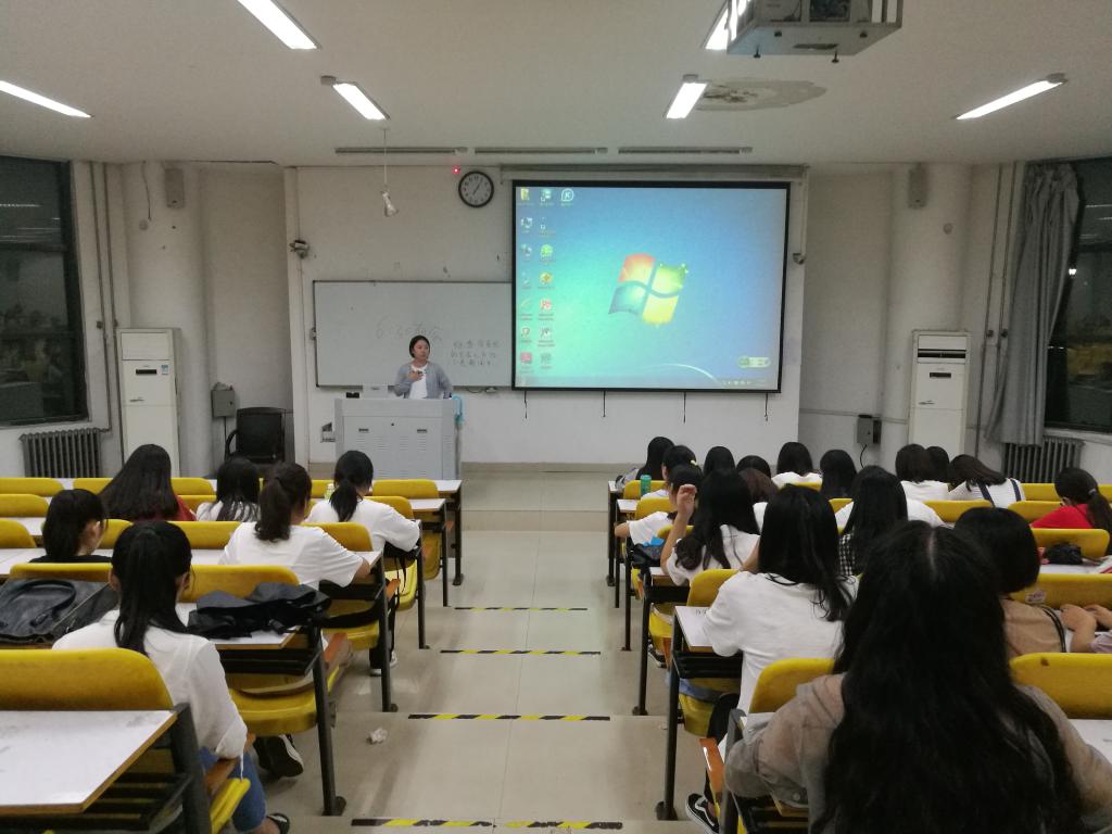 大学宿舍管理政策加强，学生隐私保护成焦点热议话题