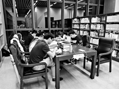 夜间图书馆试点推广，满足深夜学习需求的新尝试