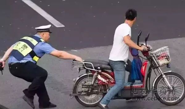 电动车专用道建设提速，交通出行安全升级