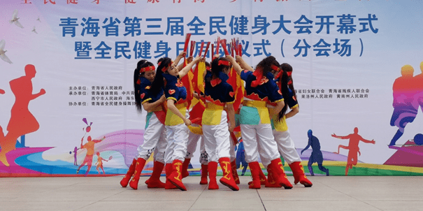 全民健身行动升级与广场舞文化的年轻化趋势，当代运动风尚的演变
