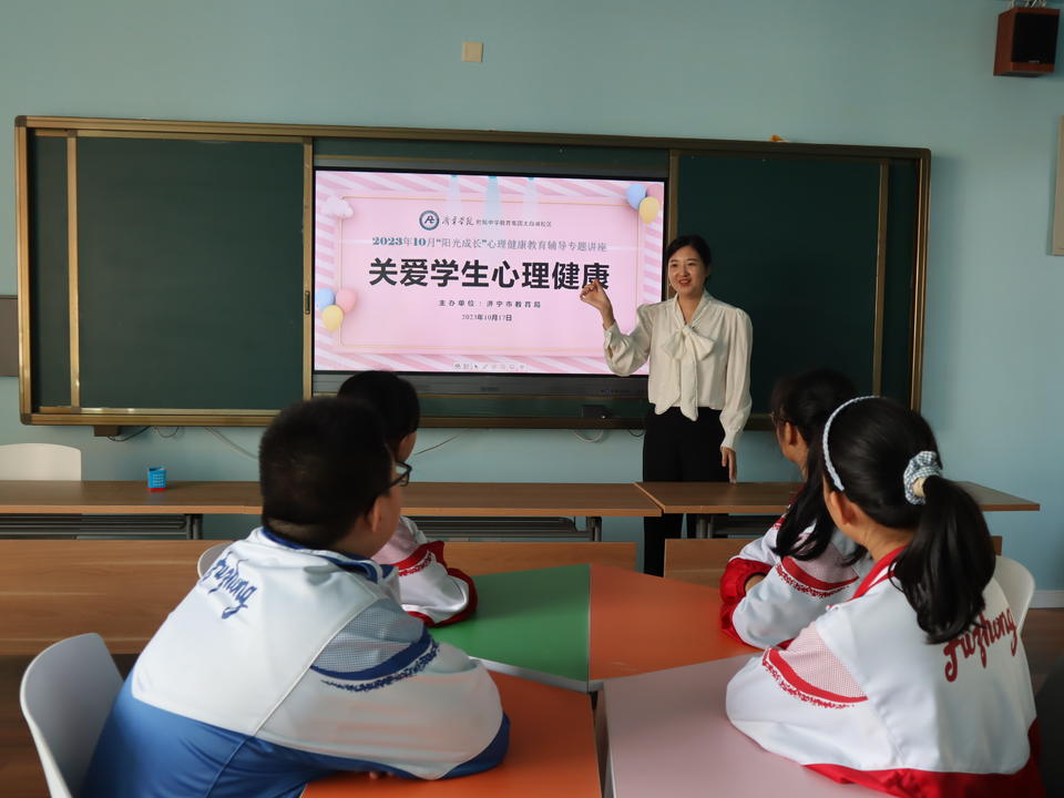 校园心理健康服务升级，师生互动强化关怀与支持