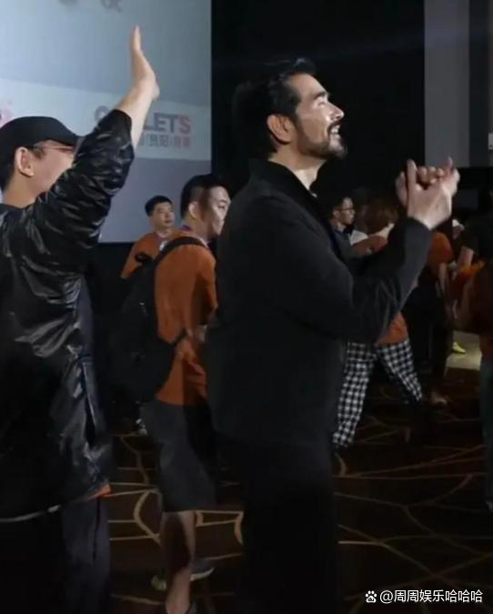 费翔片场等待四小时展现执着敬业精神，告别马东锡的瞬间