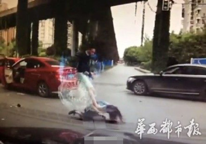南京司机英勇压制殴打女乘客事件，正义与社会责任的闪光体现