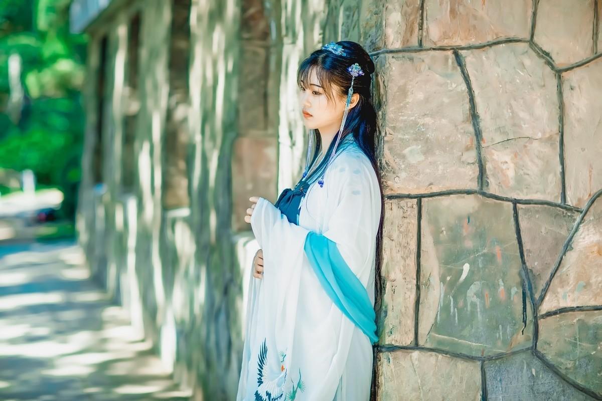线上约会平台普及对婚恋观念的深刻变革