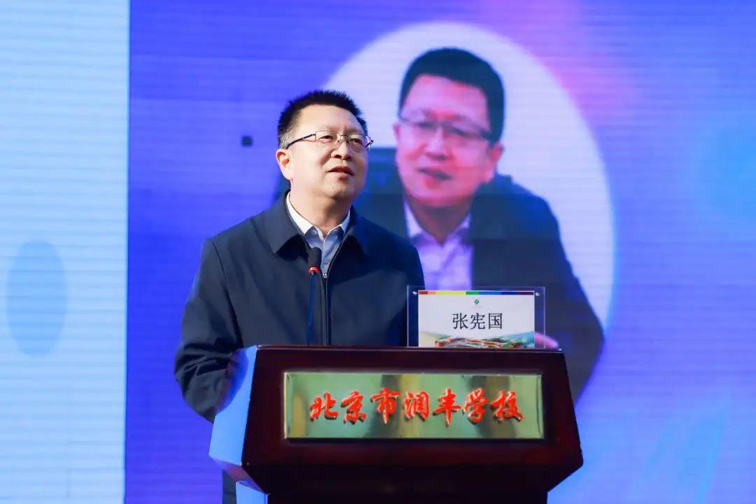 人工智能技术在传统教育中的深度应用与教学方法革新探索