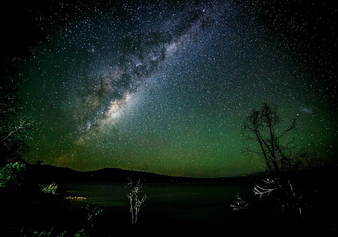 夜晚星空下的传奇故事