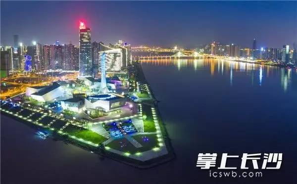 城市夜晚的璀璨灯光盛宴