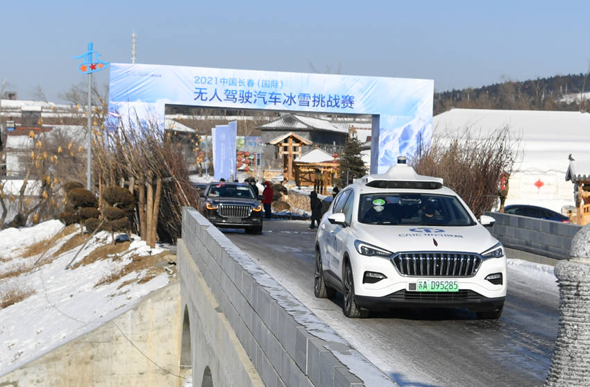 无人驾驶汽车的市场前景与面临的挑战
