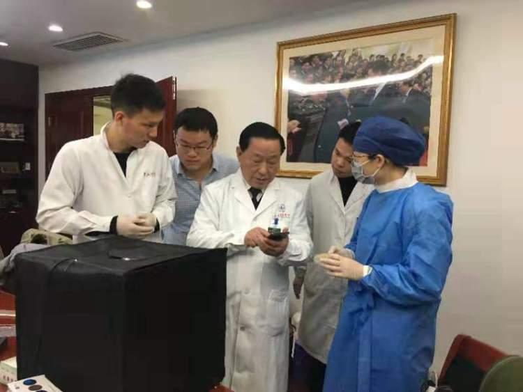 人工智能在科学研究中的辅助角色与影响