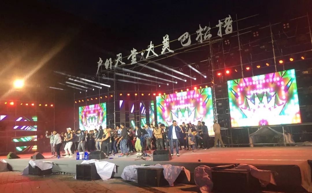 音乐节现场，氛围与情感的完美交织