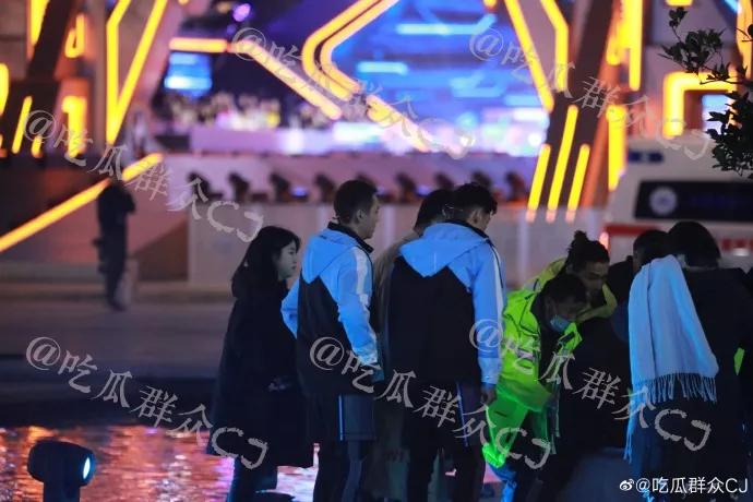 综艺节目对社会热议话题的引导与娱乐表达，探讨娱乐与社会议题的关系