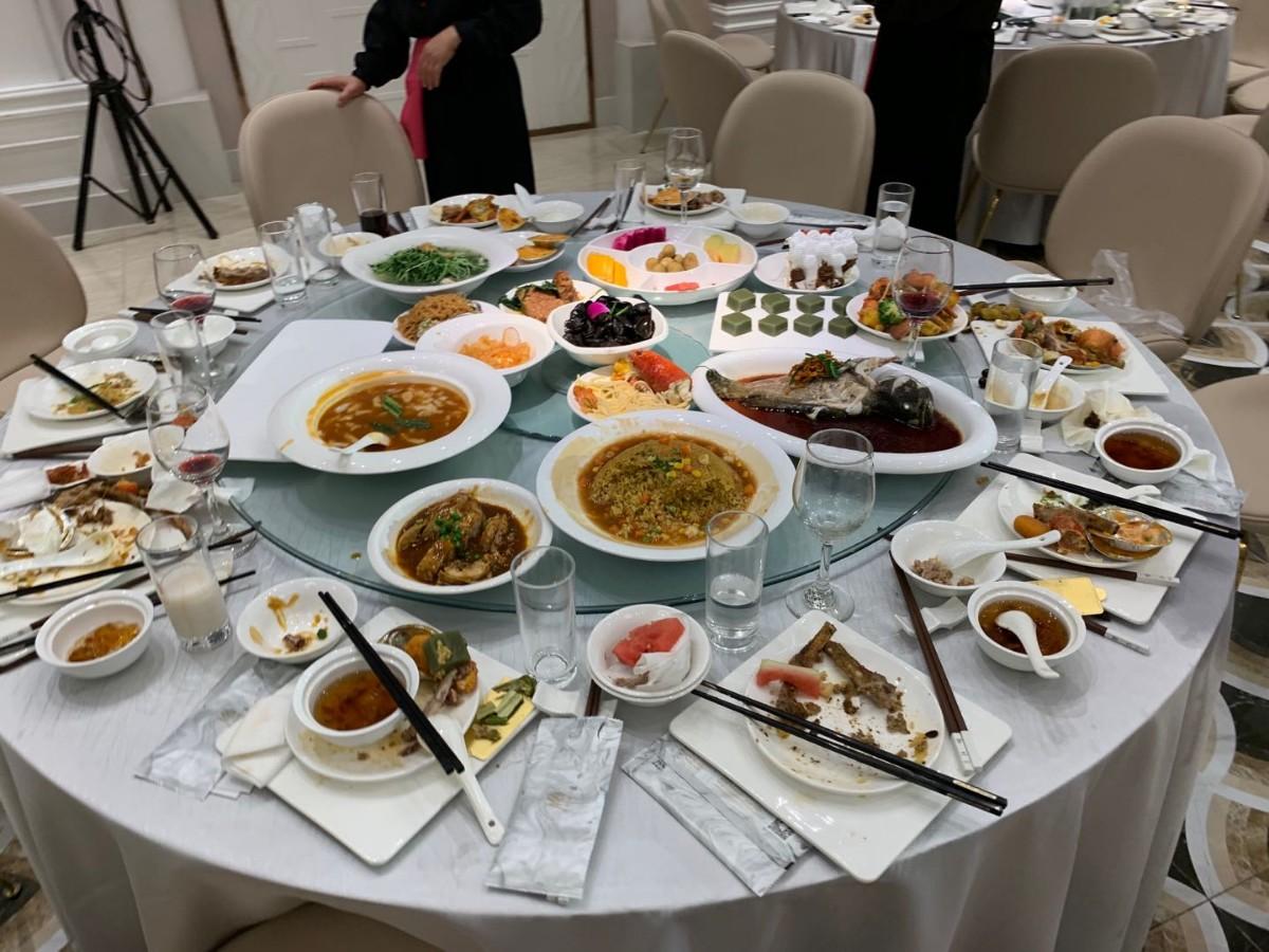 探索传统宴席菜肴，跨越餐饮文化的盛宴