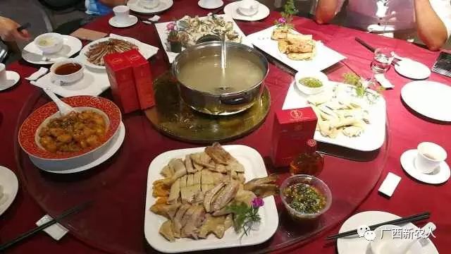 传统与现代食材融合的创新菜式探索