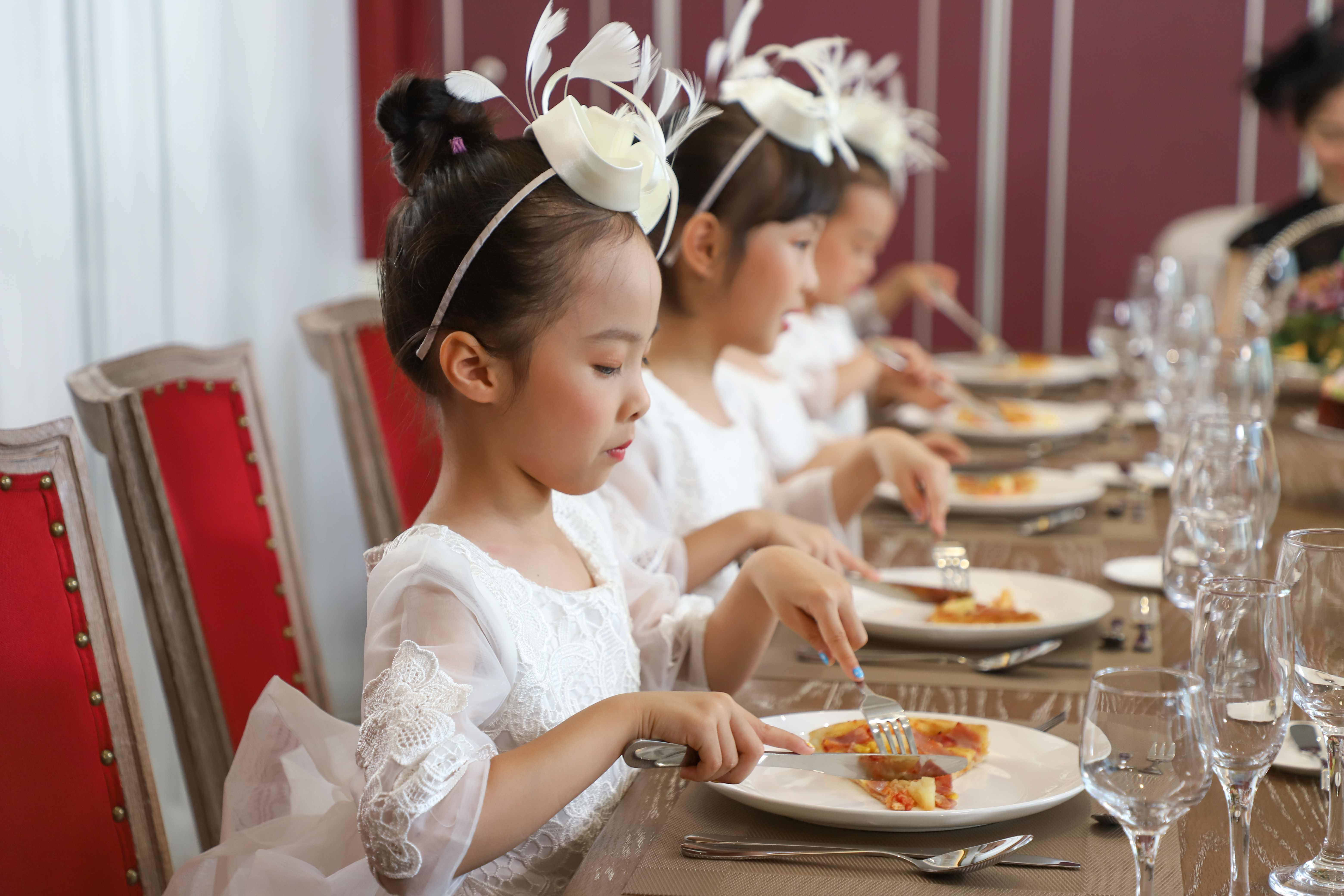 餐桌礼仪与文化的修养，提升用餐格调之道
