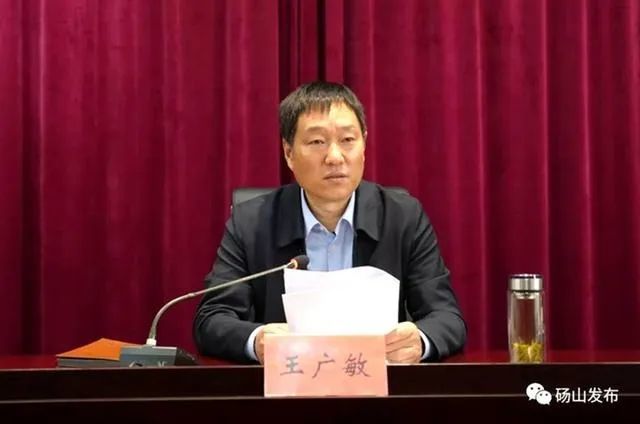 县委原书记刷白墙行动引发反思，教训与启示