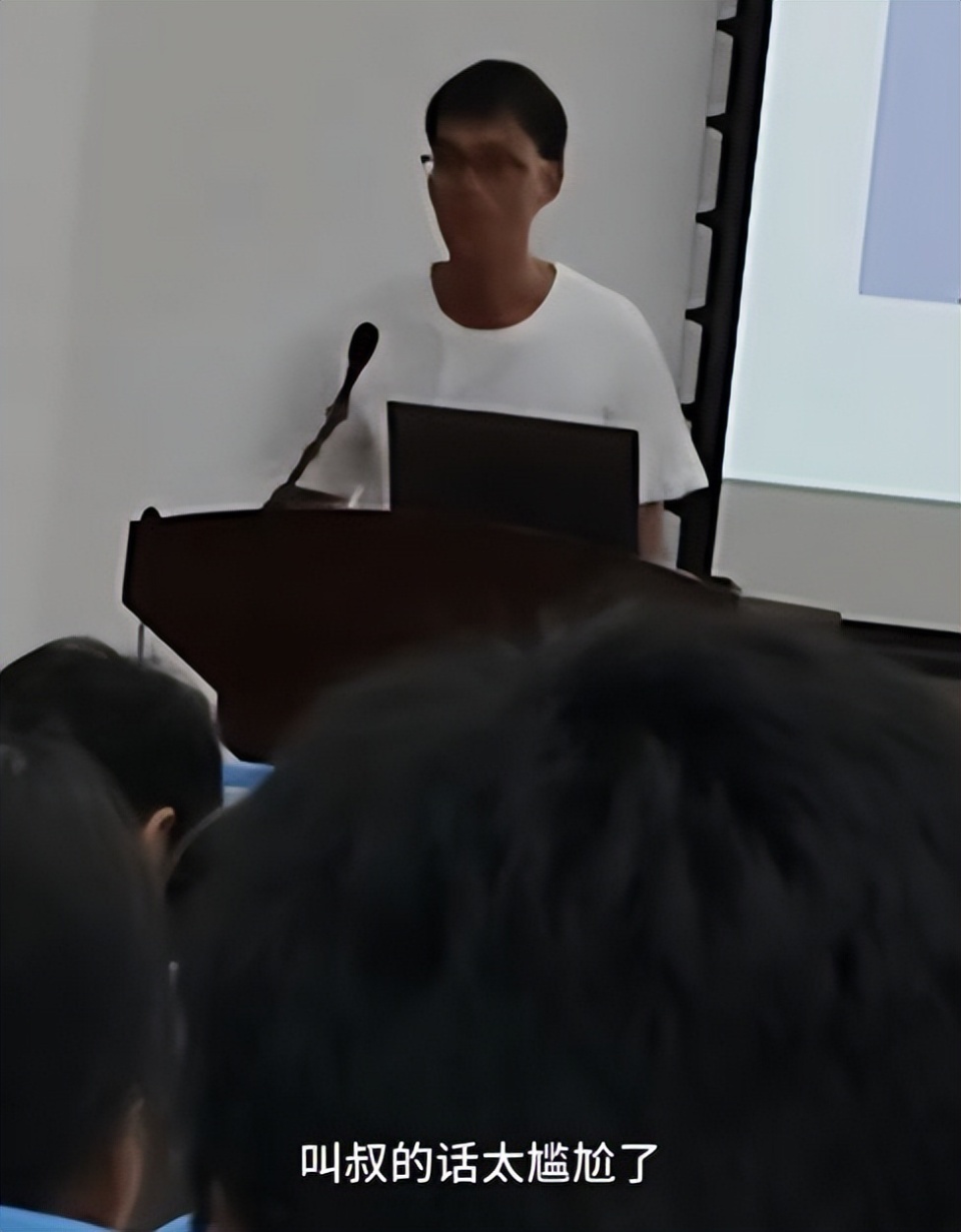 唐尚珺复读别离与初恋的遗憾故事