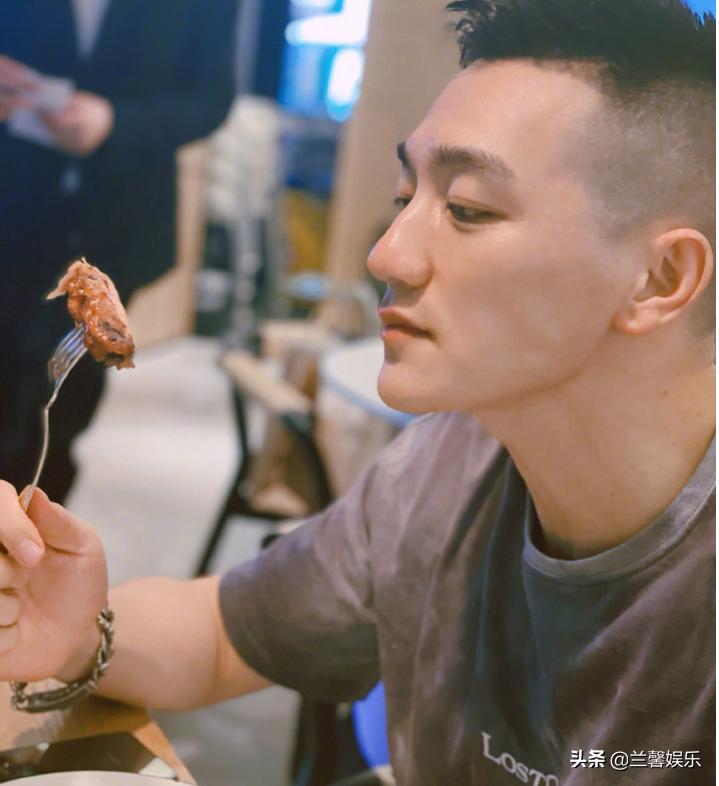 明星配偶的职场与生活，张馨予老公年薪十五万揭秘