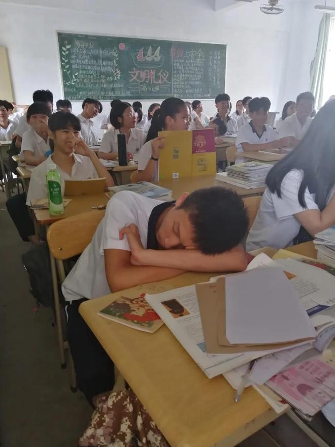 一高中学生对课堂罚款制度的深度思考