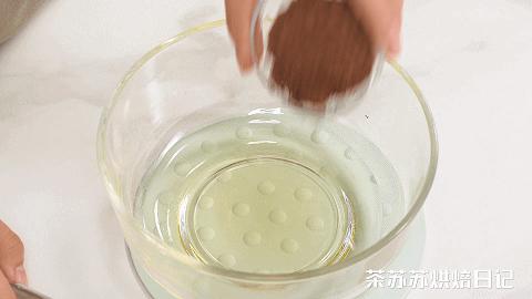 山姆回应代购在厕所分装蛋糕事件，商业行为中的责任与透明度引发热议