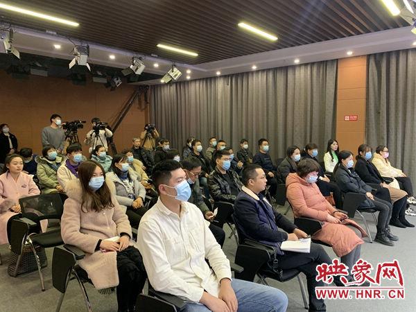 劳动力市场变革对企业战略决策的影响分析
