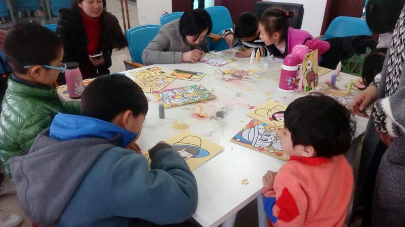亲子活动助孩子锻炼动手能力