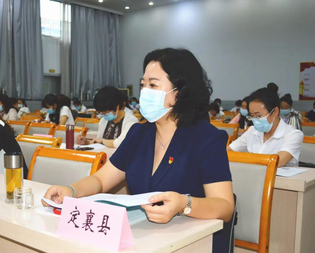 孩子在小组讨论中如何提升倾听与表达能力技巧
