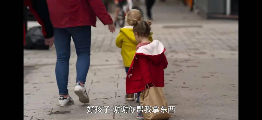 孩子通过角色扮演培养同理心，理解他人的力量