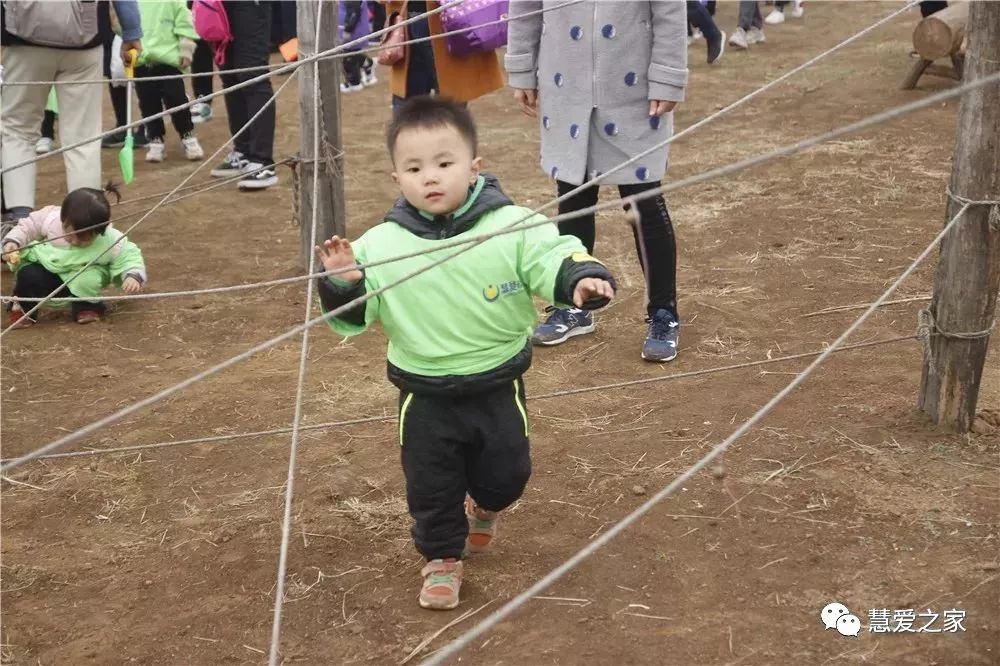 户外活动中孩子自我探索能力的提升之道