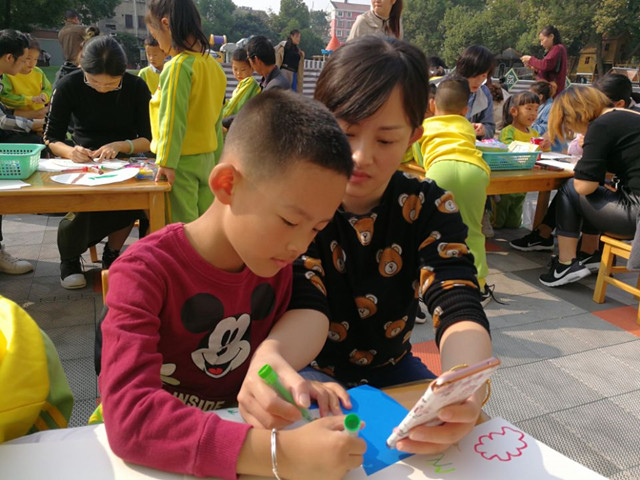 亲子合作游戏，提升孩子创造性思维的有效方式
