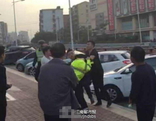 正义不会迟到，当地回应男子遭当街暴打事件
