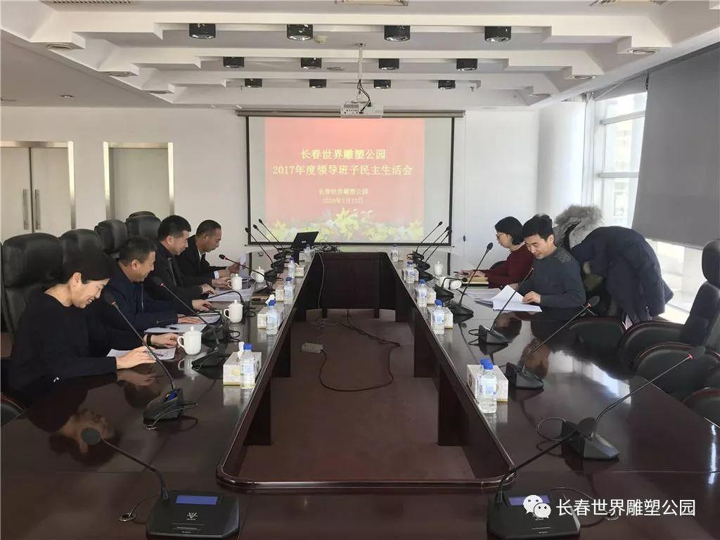 现代雕塑艺术中的情感与社会反思的探讨
