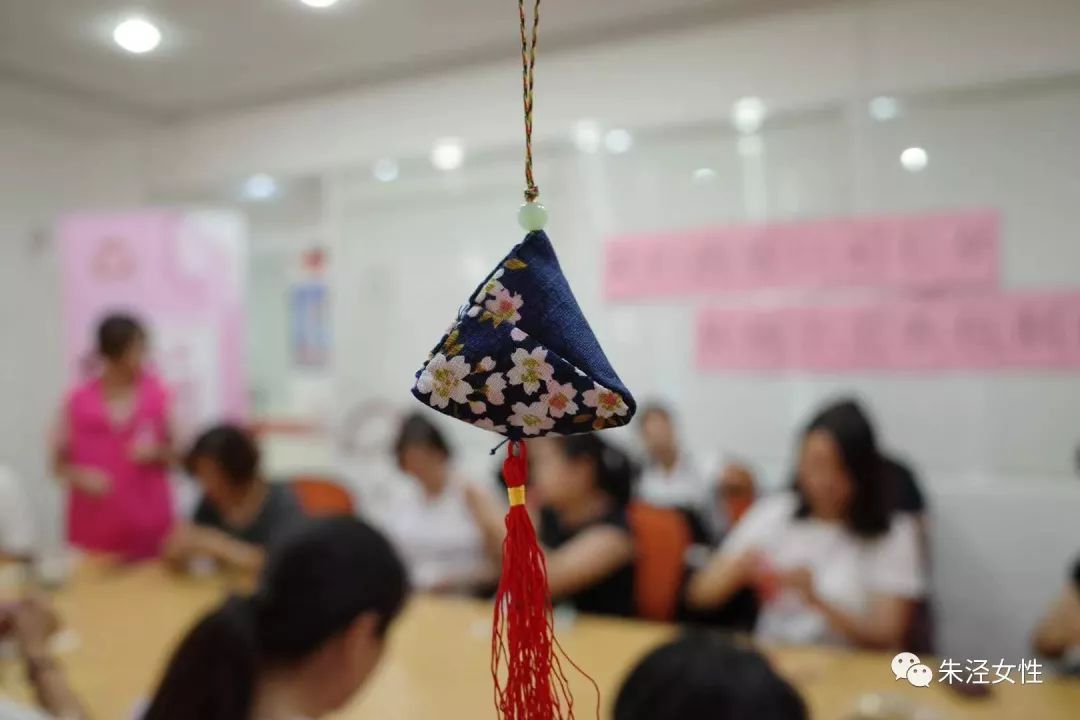 手工制作中的情感表达与文化探索之旅