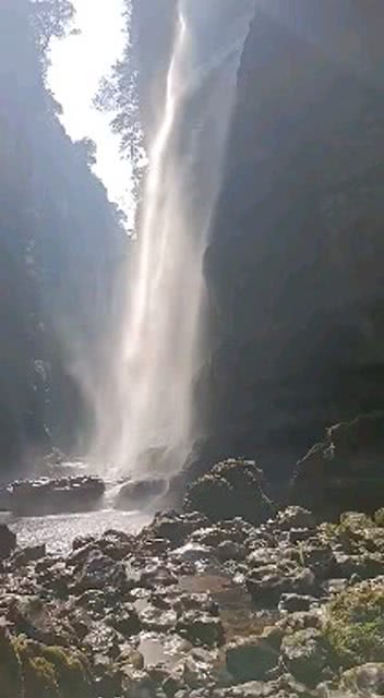 探索自然奥秘，世界最美地下河流与洞窟之旅