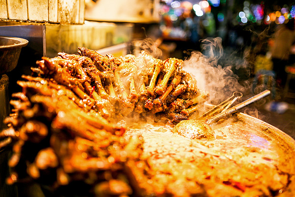 街头美食之旅，体验独特风味小吃，感受地道美食气息