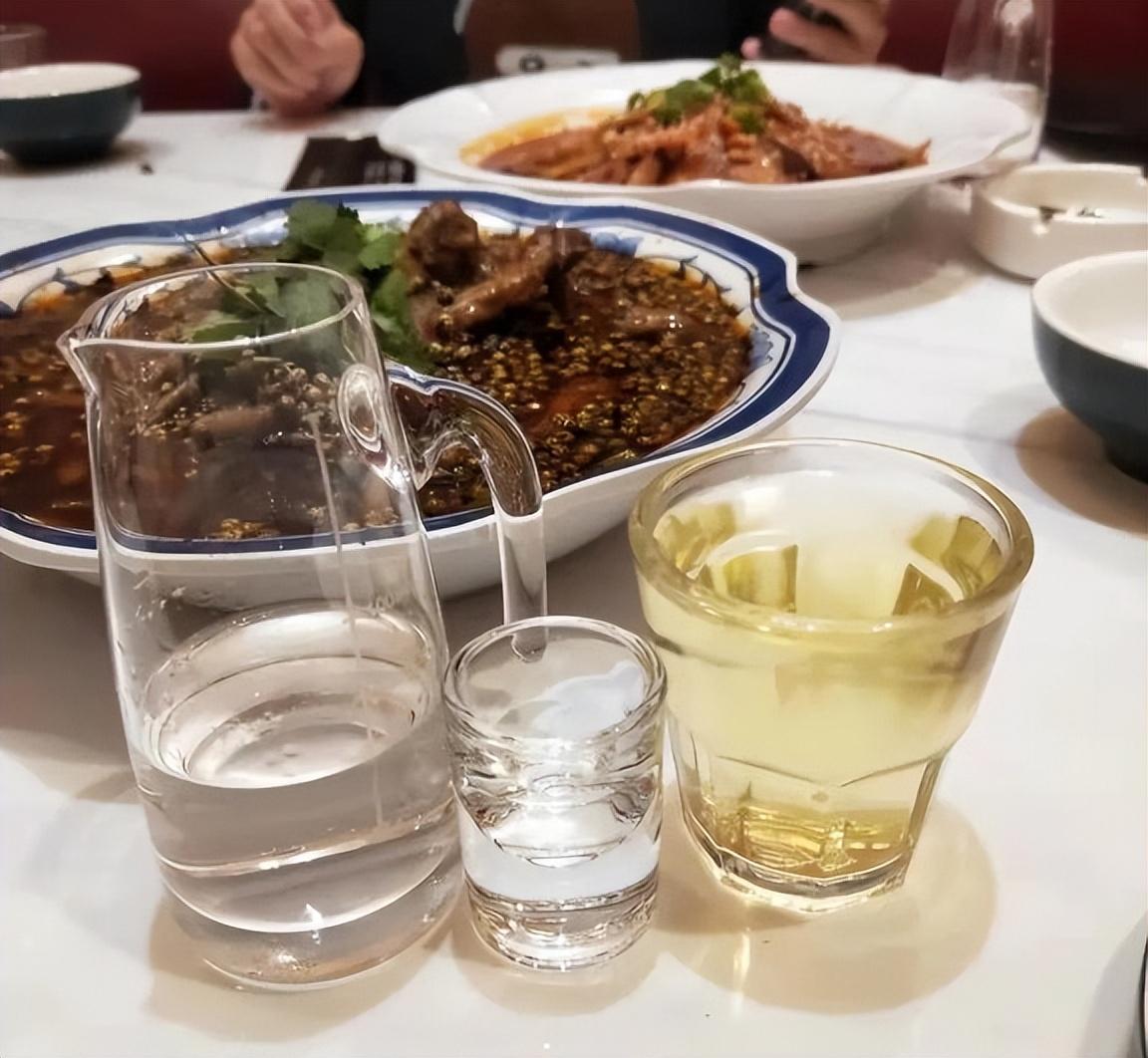 探寻古老酿酒技艺，沉醉时光酒香之中