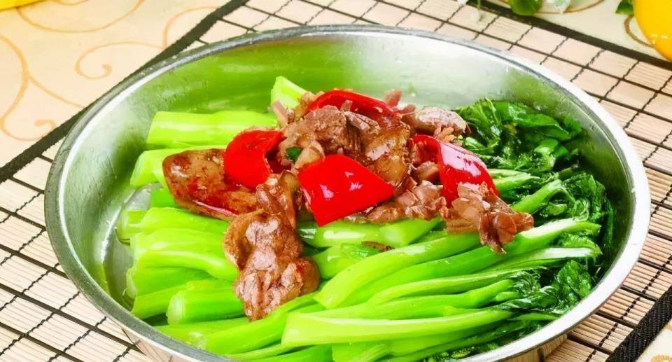 田园风情家庭美食，与自然之味共舞的美味佳肴探索