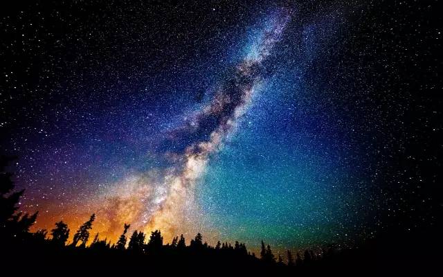 夜晚星空下的梦幻繁星之旅