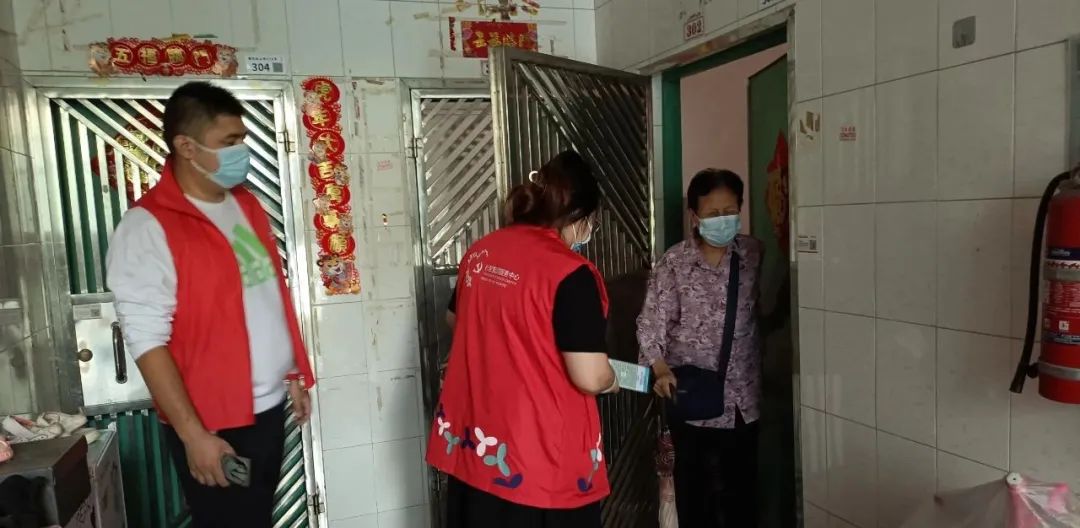 社区服务的核心力量，社会工作者的角色解析