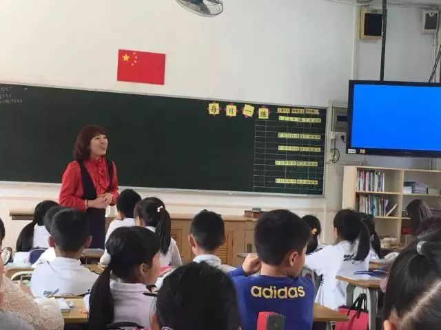 孩子在小组讨论中提升冲突解决能力与合作精神