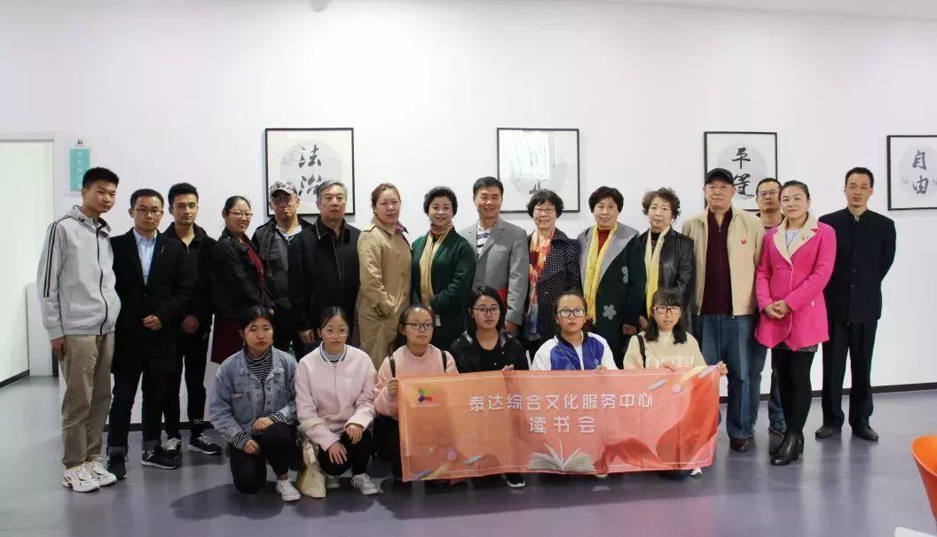 诗歌创作中的社会情感表达与碰撞探究