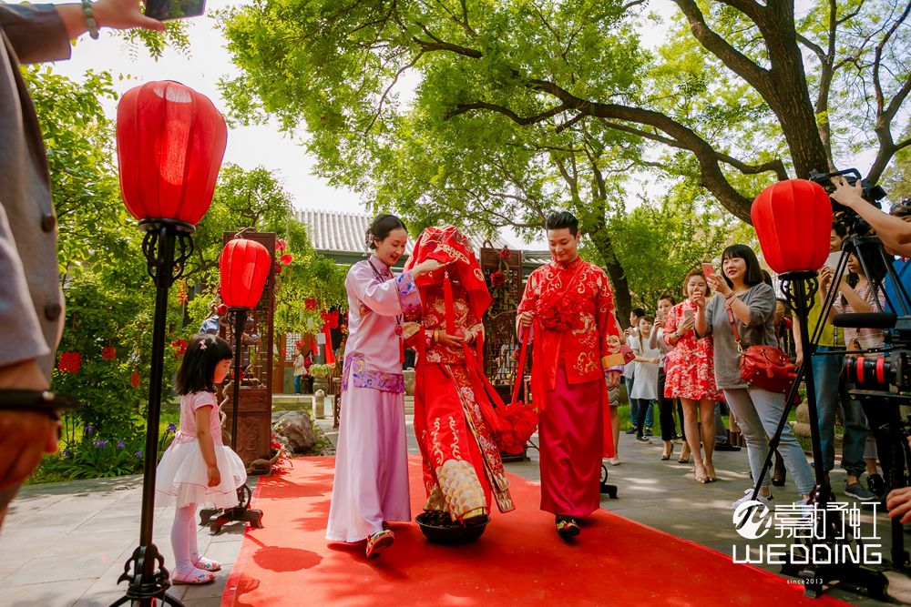 传统婚礼中的文化差异与社会变迁探究